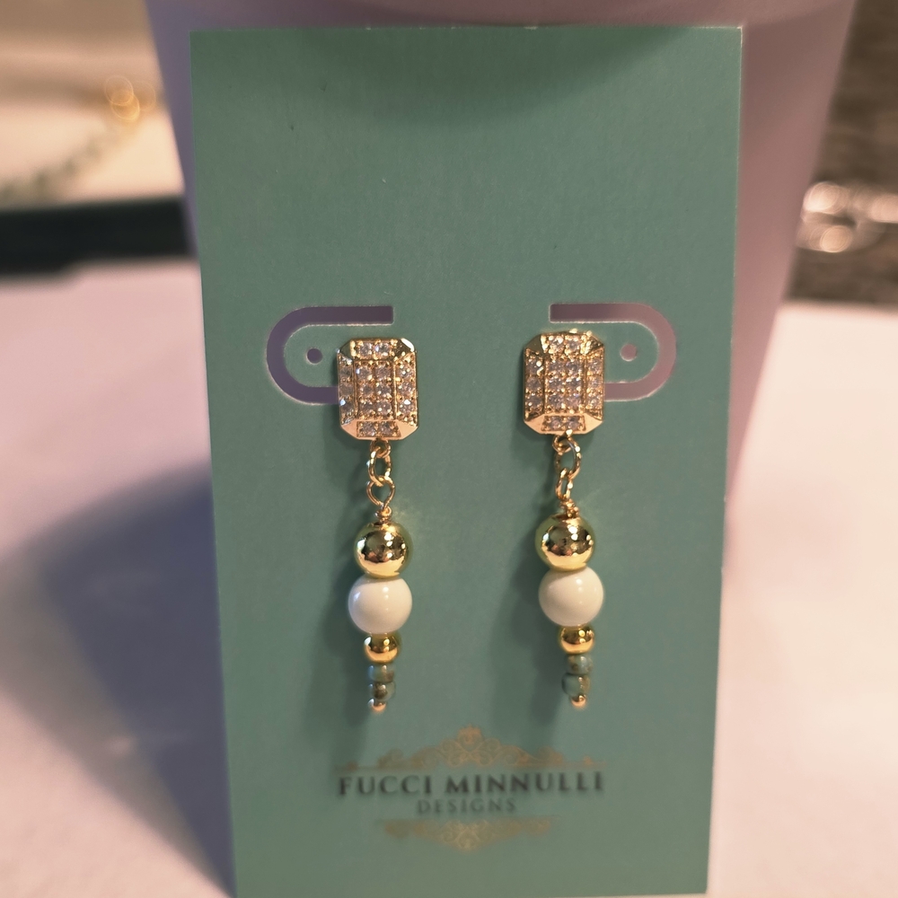 SALE!! Soft Mint Green and Gold Necklace & Earring Set - Picture 5 of 6